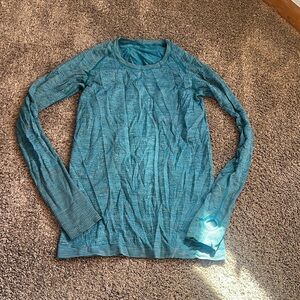 Lululemon shirt with thumb holes